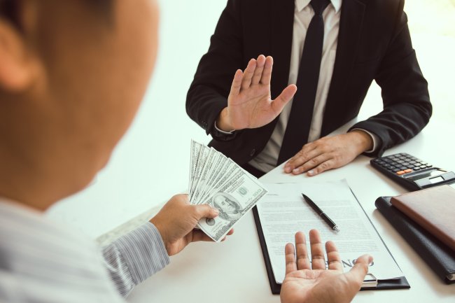Banks' Auto Lending Pullback Shakes Dealerships