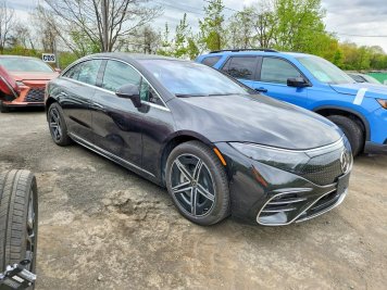 2023 mercedes-benz eqs-580 4Matic in Black - Front Three-Quarter View - BidGoDrive Inventory
