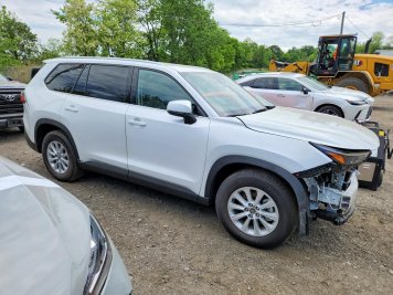 2026 toyota grand-highlander XLE in White - Front Three-Quarter View - BidGoDrive Inventory