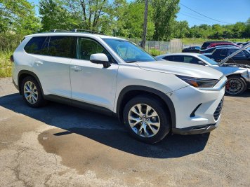 2024 toyota grand-highlander HYBRID LIMITED in White - Front Three-Quarter View - BidGoDrive Inventory