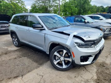 2023 jeep grand-cherokee LIMITED 4XE in Silver - Front Three-Quarter View - BidGoDrive Inventory
