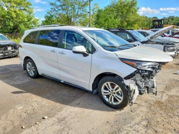 2024 toyota sienna PLATINUM 7-PASSENGER in White - Front Three-Quarter View - BidGoDrive Inventory