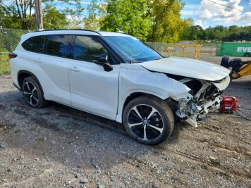 2022 toyota highlander XSE in White - Front Three-Quarter View - BidGoDrive Inventory