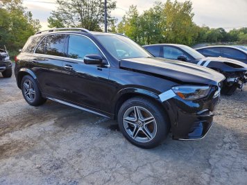 2025 mercedes-benz gle-450 4MATIC in Black - Front Three-Quarter View - BidGoDrive Inventory