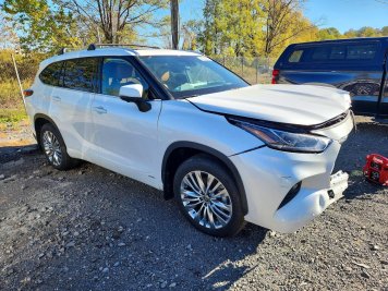 2025 toyota highlander HYBRID PLATINUM in White - Front Three-Quarter View - BidGoDrive Inventory