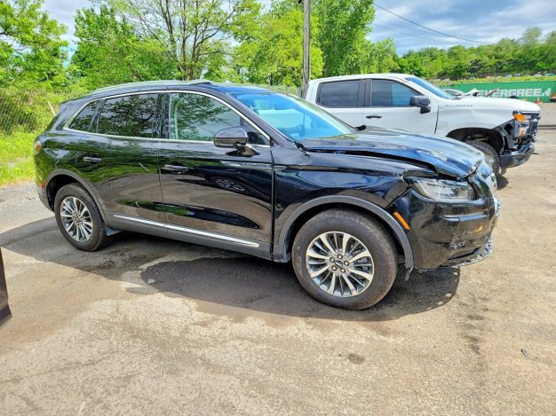 2023 Lincoln Nautilus  in Black - Front Three-Quarter View - BidGoDrive Inventory
