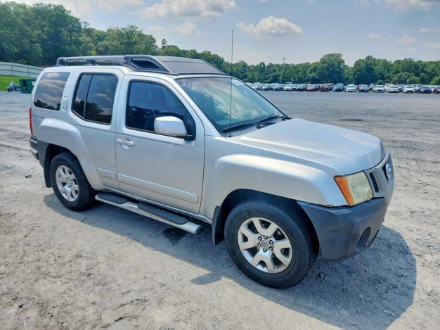 2010 Nissan Xterra SE in Gray - Front Three-Quarter View - BidGoDrive Inventory
