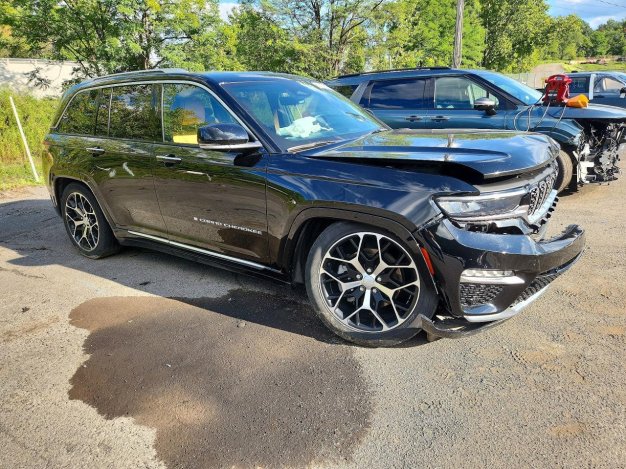 2023 Jeep Grand Cherokee SUMMIT 4XE in Black - Front Three-Quarter View - BidGoDrive Inventory