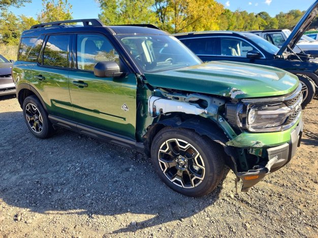 2025 Ford Bronco Sport OUTER BANKS in Green - Front Three-Quarter View - BidGoDrive Inventory