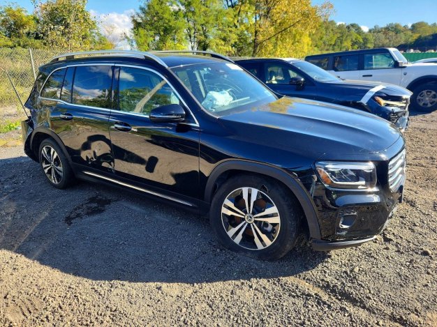2024 Mercedes-benz GLB 250 4MATIC in Black - Front Three-Quarter View - BidGoDrive Inventory