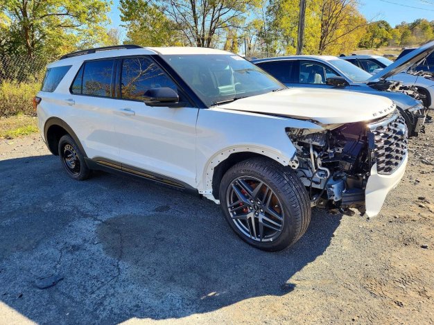 2026 Ford Explorer ST in White - Front Three-Quarter View - BidGoDrive Inventory