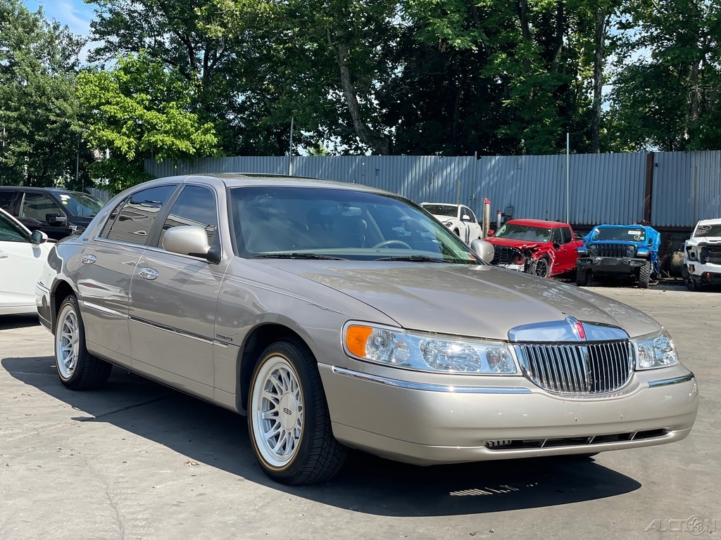1999 lincoln town-car Signature in Gold- Front Three-Quarter View