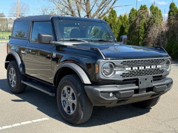 2024 ford bronco  in Black - Front Three-Quarter View - BidGoDrive Inventory
