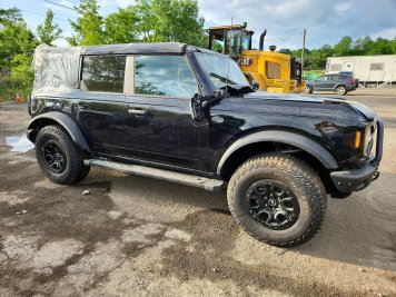2024 ford bronco WILDTRAK in Black - Front Three-Quarter View - BidGoDrive Inventory