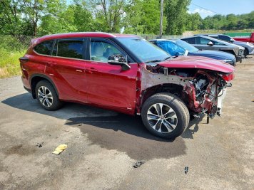 2025 toyota highlander XLE HYBRID in Burgundy - Front Three-Quarter View - BidGoDrive Inventory