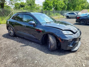2025 porsche macan 4S in Black - Front Three-Quarter View - BidGoDrive Inventory