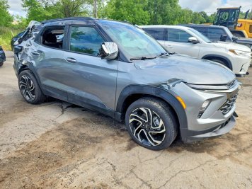 2026 chevrolet trailblazer RS in Silver - Front Three-Quarter View - BidGoDrive Inventory