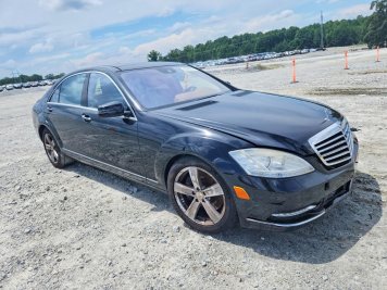2013 mercedes-benz s-550 4Matic in Black - Front Three-Quarter View - BidGoDrive Inventory