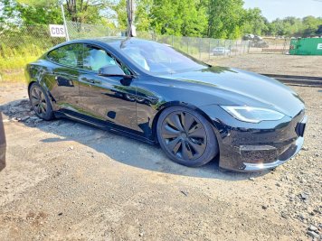 2024 tesla model-s  in Black - Front Three-Quarter View - BidGoDrive Inventory