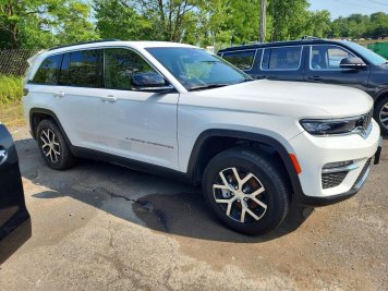 2025 jeep grand-cherokee LIMITED in White - Front Three-Quarter View - BidGoDrive Inventory