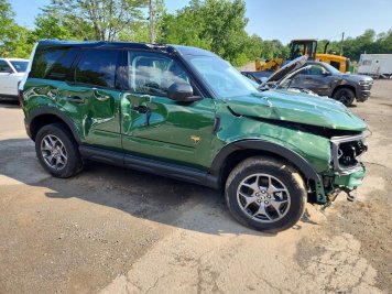 2024 ford bronco-sport BADLANDS in Green - Front Three-Quarter View - BidGoDrive Inventory