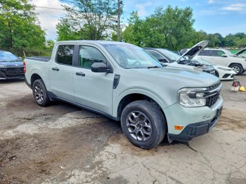 2022 ford maverick XL in Green - Front Three-Quarter View - BidGoDrive Inventory