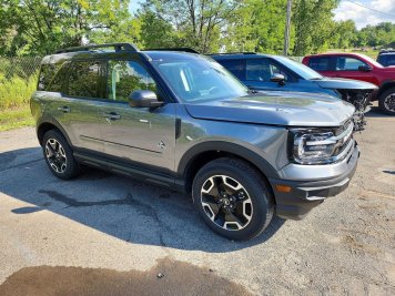 2024 ford bronco-sport OUTER BANKS in Gray - Front Three-Quarter View - BidGoDrive Inventory