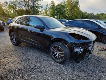 2025 porsche macan S in Black - Front Three-Quarter View - BidGoDrive Inventory
