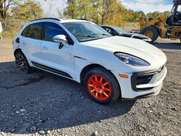 2022 porsche macan  in White - Front Three-Quarter View - BidGoDrive Inventory