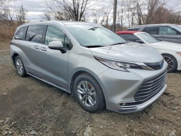 2024 toyota sienna AWD HYBRID LIMITED в Silver - Вид с передней части под углом - Инвентарь BidGoDrive