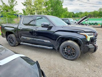 2024 toyota tundra 1794 EDITION HV в Black - Вид с передней части под углом - Инвентарь BidGoDrive