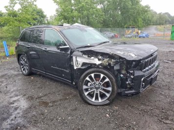 2023 jeep grand-cherokee OVERLAND in Black - Front Three-Quarter View - BidGoDrive Inventory