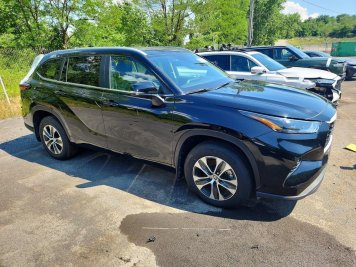 2026 toyota highlander XLE в Black - Вид с передней части под углом - Инвентарь BidGoDrive