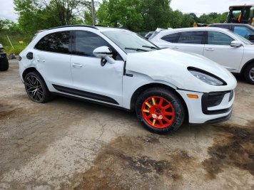 2022 porsche macan  in White - Front Three-Quarter View - BidGoDrive Inventory