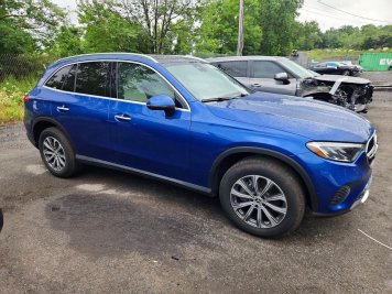 2025 mercedes-benz glc-300 4MATIC in Blue - Front Three-Quarter View - BidGoDrive Inventory