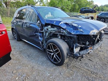 2024 mercedes-benz gle-53 4MATIC in Blue - Front Three-Quarter View - BidGoDrive Inventory