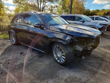 2026 mercedes-benz gle-580 4MATIC in Black - Front Three-Quarter View - BidGoDrive Inventory