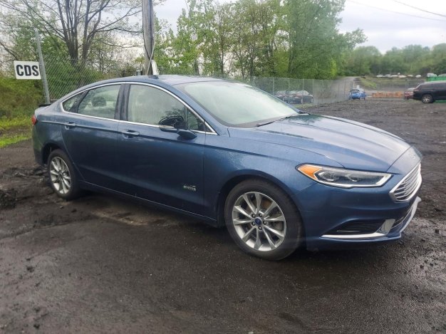 2018 Ford Fusion SE PHEV в Blue - вид спереди под углом - Инвентарь BidGoDrive