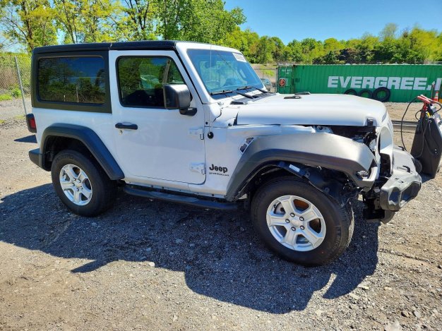 2023 Jeep Wrangler  в Gray - вид спереди под углом - Инвентарь BidGoDrive