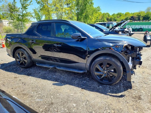2024 Hyundai Santa Cruz  в Black - вид спереди под углом - Инвентарь BidGoDrive