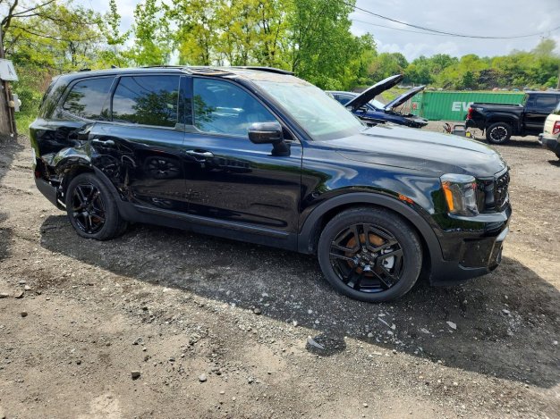 2025 KIA Telluride EX X-LINE в Black - вид спереди под углом - Инвентарь BidGoDrive