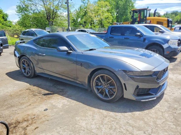 2024 Ford Mustang DARK HORSE в Gray - вид спереди под углом - Инвентарь BidGoDrive