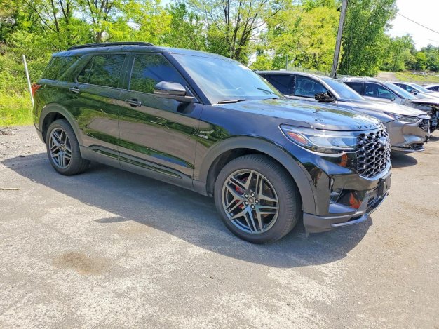 2025 Ford Explorer ST в Black - вид спереди под углом - Инвентарь BidGoDrive