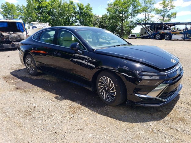 2025 Hyundai Sonata HYBRID в Black - вид спереди под углом - Инвентарь BidGoDrive