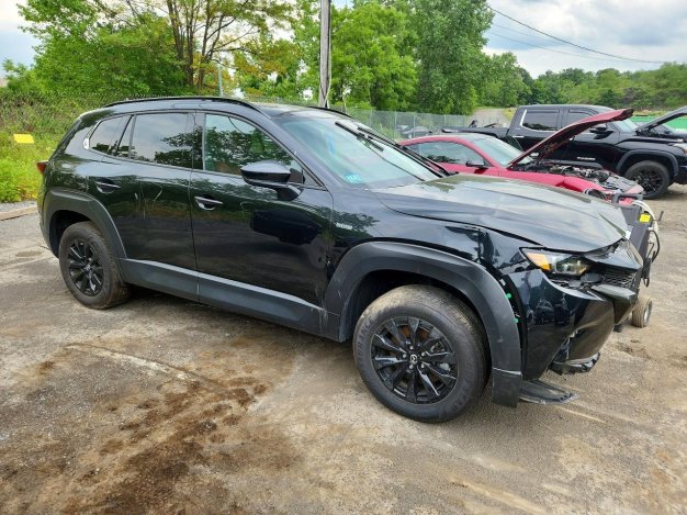 2025 Mazda Cx-50 PREMIUM в Black - вид спереди под углом - Инвентарь BidGoDrive