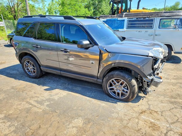 2025 Ford Bronco Sport  в Gray - вид спереди под углом - Инвентарь BidGoDrive