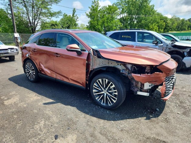 2026 Lexus RX 350H  в Gold - вид спереди под углом - Инвентарь BidGoDrive