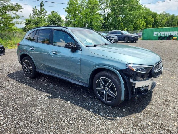2025 Mercedes Benz GLC 300 4MATIC в Blue - вид спереди под углом - Инвентарь BidGoDrive