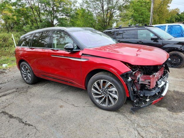 2025 Lincoln Nautilus  в Burgundy - вид спереди под углом - Инвентарь BidGoDrive