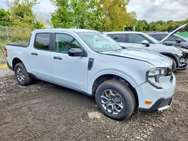 2026 Ford Maverick XLT в Gray - вид спереди под углом - Инвентарь BidGoDrive